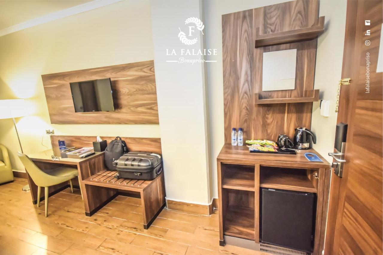 Hotel La Falaise Bonapriso Douala Exterior photo