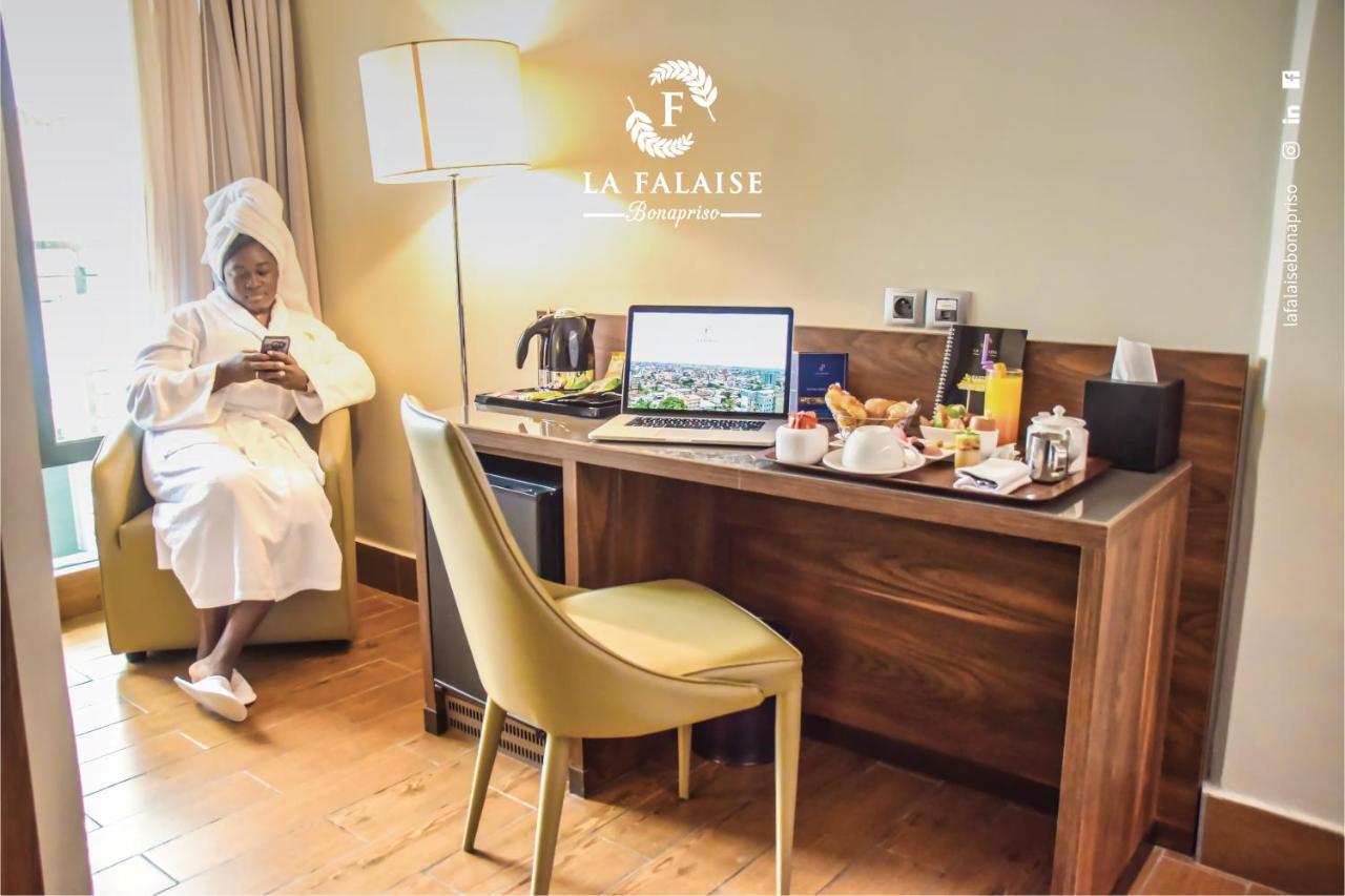 Hotel La Falaise Bonapriso Douala Exterior photo